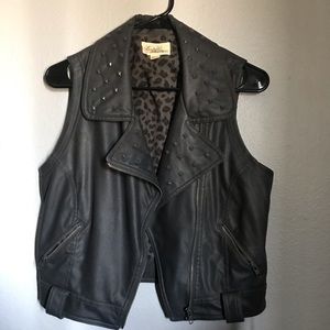 Sleeveless dark grey jacket